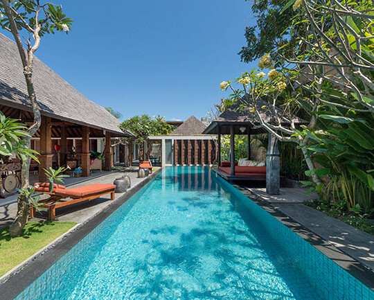 Des Indes II - Poolside